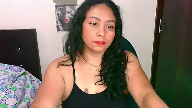 Snapshot of zaray_bella chatting on April 2026 10:32:01 PM zaray bella online show from April 2026 10:32:01 PM