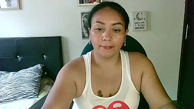 Snapshot of zaray_bella chatting on May 2026 09:13:01 PM zaray bella online show from May 2026 09:13:01 PM
