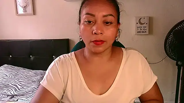 Snapshot of zaray_bella chatting on May 2026 08:09:01 PM zaray bella online show from May 2026 08:09:01 PM