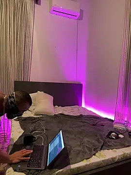 moody1996- online show from December 2024 10:44:02 PM