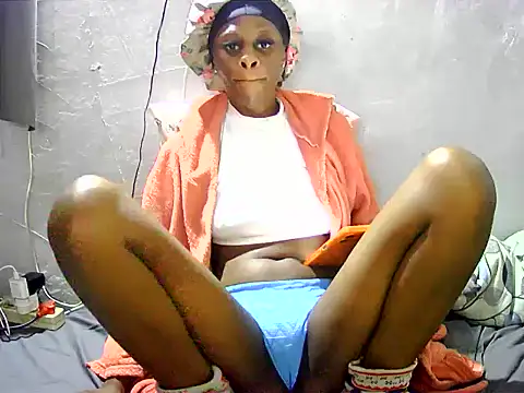 Snapshot of ZIPORA07 chatting on June 2026 08:25:01 AM ZIPORA07 online show from June 2026 08:25:01 AM