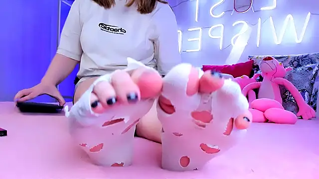 Snapshot of footfetish_baby chatting on December 2024 04:28:01 PM footfetish baby online show from December 2024 04:28:01 PM