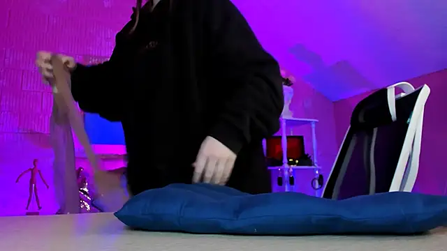 Snapshot of footfetish_baby chatting on December 2025 12:48:02 PM footfetish baby online show from December 2025 12:48:02 PM