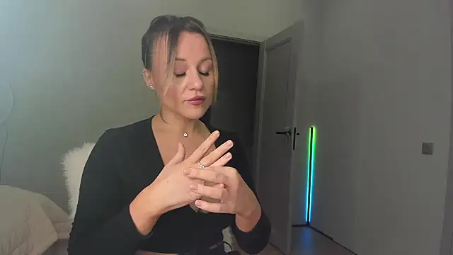 Snapshot of _cometoseeme_ chatting on November 2025 05:27:02 PM cometoseeme online show from November 2025 05:27:02 PM