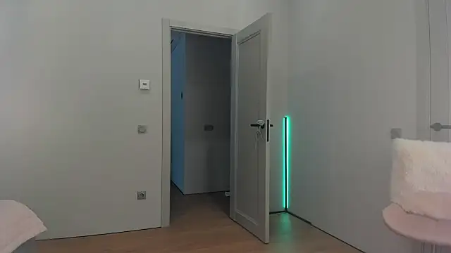 Snapshot of _cometoseeme_ chatting on October 2025 02:18:02 PM cometoseeme online show from October 2025 02:18:02 PM