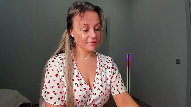 Snapshot of _cometoseeme_ chatting on December 2025 02:55:01 PM cometoseeme online show from December 2025 02:55:01 PM