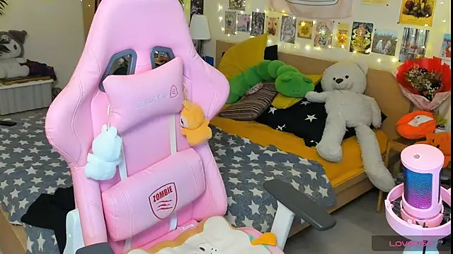 Snapshot of Sunny_Elly chatting on June 2026 05:40:01 PM Sunny Elly online show from June 2026 05:40:01 PM