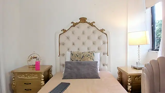 Victoria vallejo  online show from April 2026 11:58:01 AM