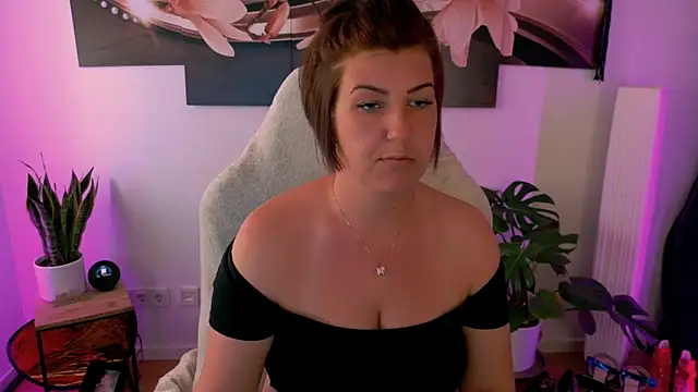 Snapshot of NatiLove35 chatting on April 2026 04:48:02 PM NatiLove35 online show from April 2026 04:48:02 PM
