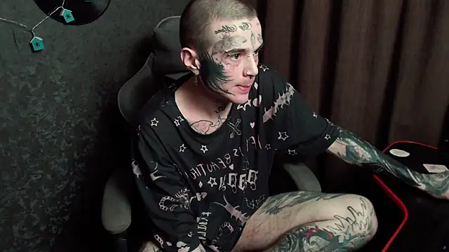 Snapshot of lonelycrystal chatting on September 2025 06:46:01 PM lonelycrystal online show from September 2025 06:46:01 PM