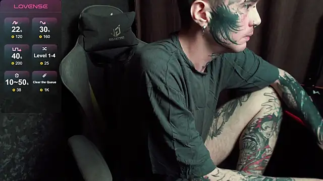 Snapshot of lonelycrystal chatting on October 2025 09:14:01 PM lonelycrystal online show from October 2025 09:14:01 PM