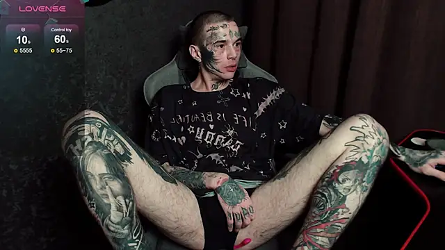 Snapshot of lonelycrystal chatting on October 2025 09:51:02 PM lonelycrystal online show from October 2025 09:51:02 PM