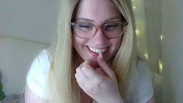 Snapshot of miramore chatting on December 2024 06:35:01 PM miramore online show from December 2024 06:35:01 PM