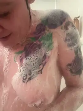 Snapshot of RavenRayyy chatting on December 2025 11:10:01 PM RavenRayyy online show from December 2025 11:10:01 PM