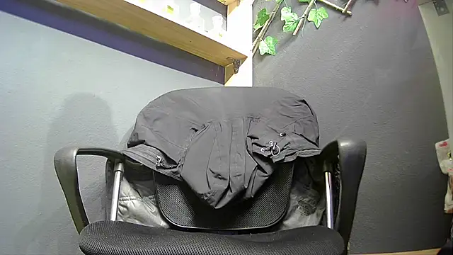 Snapshot of hardbigcock16 chatting on October 2025 06:50:01 AM hardbigcock16 online show from October 2025 06:50:01 AM