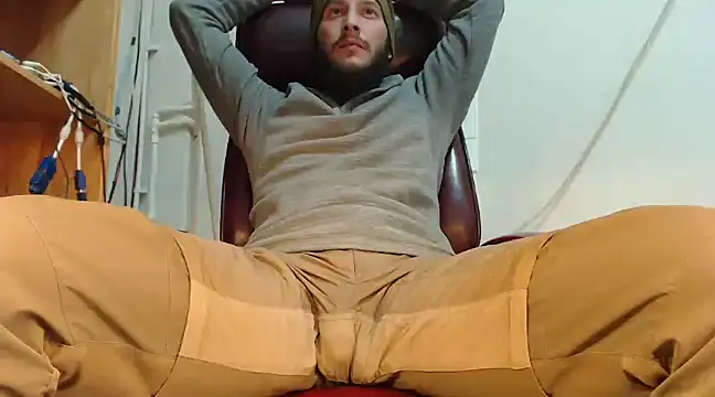 Snapshot of hardbigcock16 chatting on January 2025 01:32:01 PM hardbigcock16 online show from January 2025 01:32:01 PM