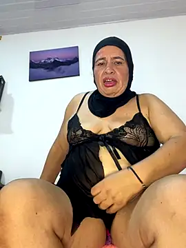 Snapshot of Naughty_mommy chatting on September 2025 08:15:02 PM Naughty mommy online show from September 2025 08:15:02 PM