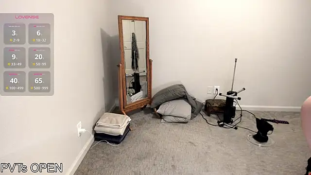 Peaches N Kreme online show from November 2025 02:59:01 AM