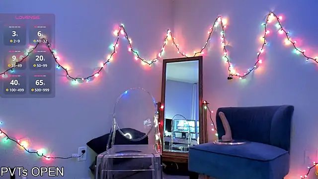 Peaches N Kreme online show from December 2025 04:14:01 AM