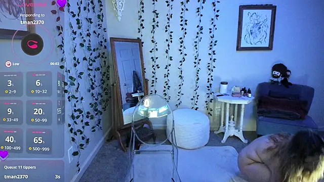 Peaches N Kreme online show from March 2026 04:14:01 AM