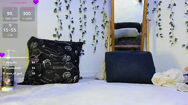 Peaches N Kreme online show from March 2026 04:57:01 AM