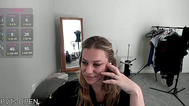 Peaches N Kreme online show from September 2025 10:21:01 PM