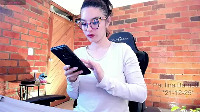 paulinabarnett- online show from December 2025 09:11:01 AM