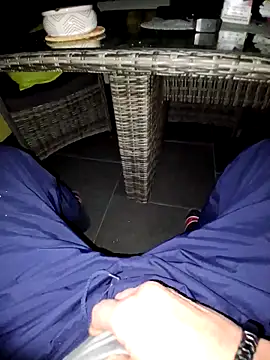 schlonzi81 online show from November 2025 10:31:02 PM