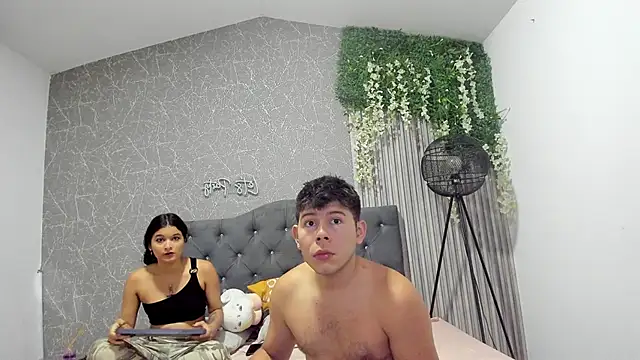 JustiinJazmin online show from February 2025 06:22:01 PM