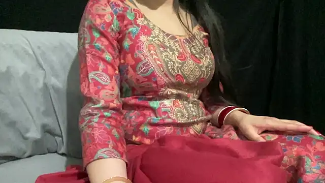 couple horne online show from April 2026 09:50:01 PM