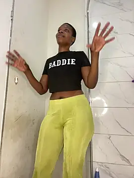 Snapshot of Cocowett chatting on December 2025 06:07:01 AM Cocowett online show from December 2025 06:07:01 AM