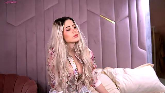 Kylie Benton online show from November 2025 08:19:01 AM