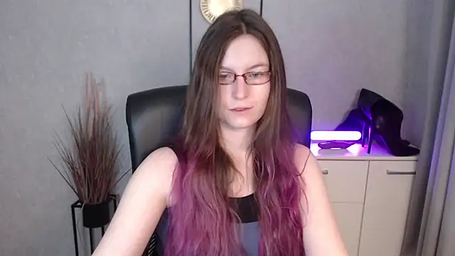 Snapshot of emmaxDelight chatting on December 2025 06:23:02 AM emmaxDelight online show from December 2025 06:23:02 AM