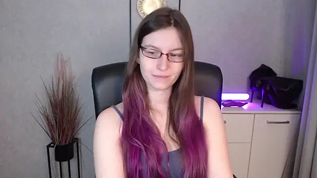 Snapshot of emmaxDelight chatting on December 2025 06:28:01 AM emmaxDelight online show from December 2025 06:28:01 AM