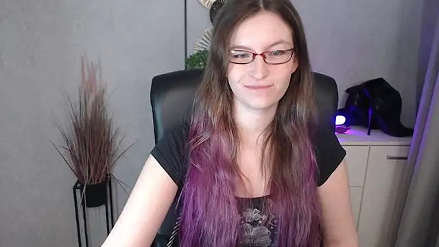 Snapshot of emmaxDelight chatting on November 2025 06:27:02 AM emmaxDelight online show from November 2025 06:27:02 AM