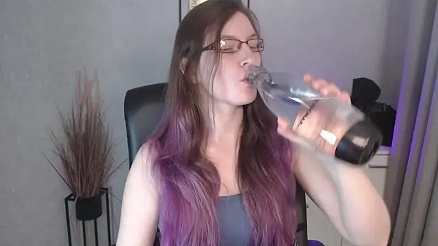 Snapshot of emmaxDelight chatting on November 2025 06:36:01 AM emmaxDelight online show from November 2025 06:36:01 AM