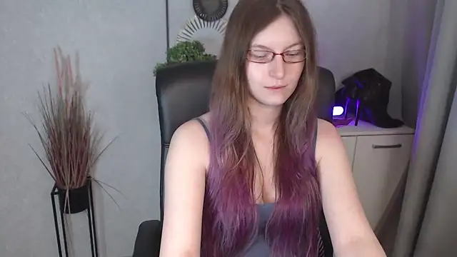 Snapshot of emmaxDelight chatting on October 2025 06:23:02 AM emmaxDelight online show from October 2025 06:23:02 AM