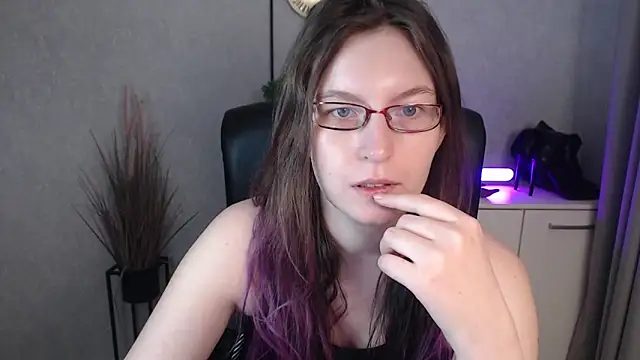 Snapshot of emmaxDelight chatting on December 2025 06:23:01 AM emmaxDelight online show from December 2025 06:23:01 AM