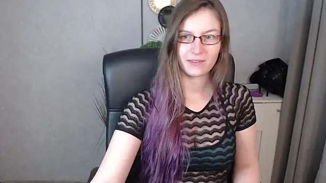 Snapshot of emmaxDelight chatting on October 2025 06:45:01 AM emmaxDelight online show from October 2025 06:45:01 AM