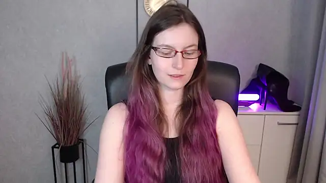 Snapshot of emmaxDelight chatting on December 2025 06:24:01 AM emmaxDelight online show from December 2025 06:24:01 AM