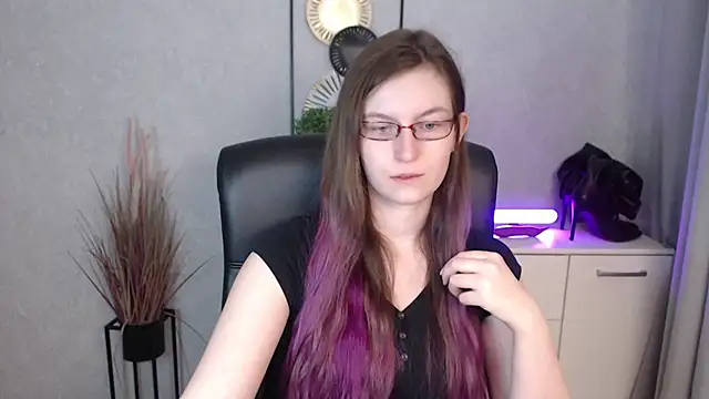 Snapshot of emmaxDelight chatting on December 2025 06:52:02 AM emmaxDelight online show from December 2025 06:52:02 AM