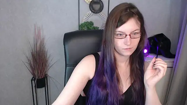 Snapshot of emmaxDelight chatting on November 2025 06:28:01 AM emmaxDelight online show from November 2025 06:28:01 AM