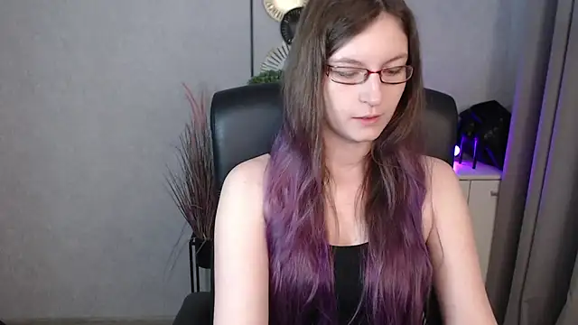 Snapshot of emmaxDelight chatting on October 2025 05:28:01 AM emmaxDelight online show from October 2025 05:28:01 AM