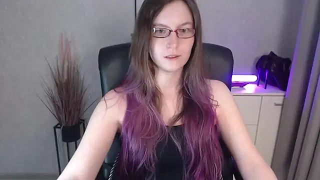 Snapshot of emmaxDelight chatting on December 2025 07:18:01 AM emmaxDelight online show from December 2025 07:18:01 AM