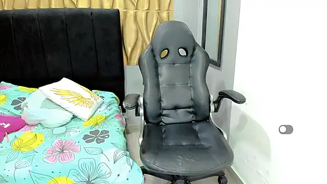 Snapshot of victoria_love89 chatting on November 2025 02:37:01 AM victoria love89 online show from November 2025 02:37:01 AM