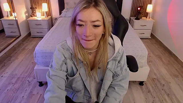 zoe jones13 online show from September 2025 03:05:01 AM