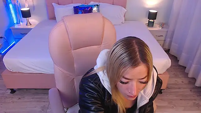 zoe jones13 online show from April 2026 07:45:01 AM