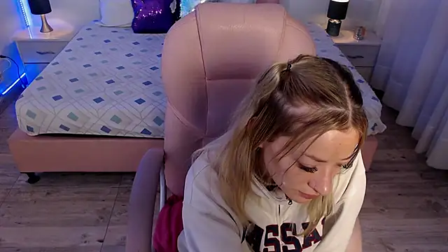 zoe jones13 online show from February 2026 06:26:01 AM