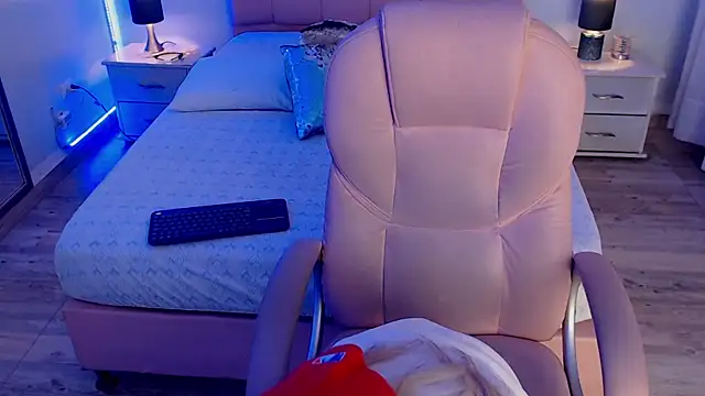 zoe jones13 online show from December 2025 03:44:01 AM