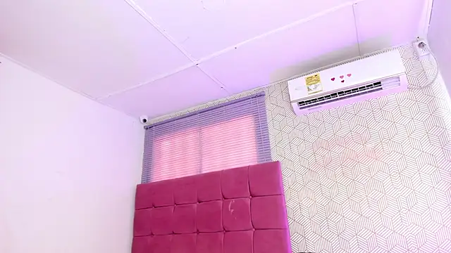 quianna  online show from March 2025 03:27:01 PM